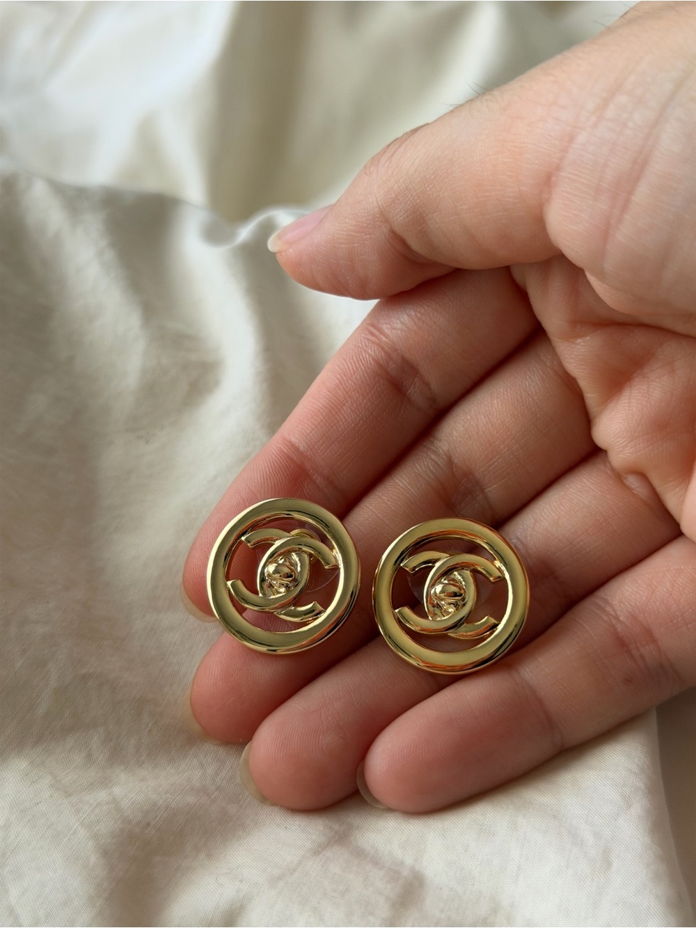 CHANEL Gold Interlocking Circle Statement Earrings - Picture 6 of 15